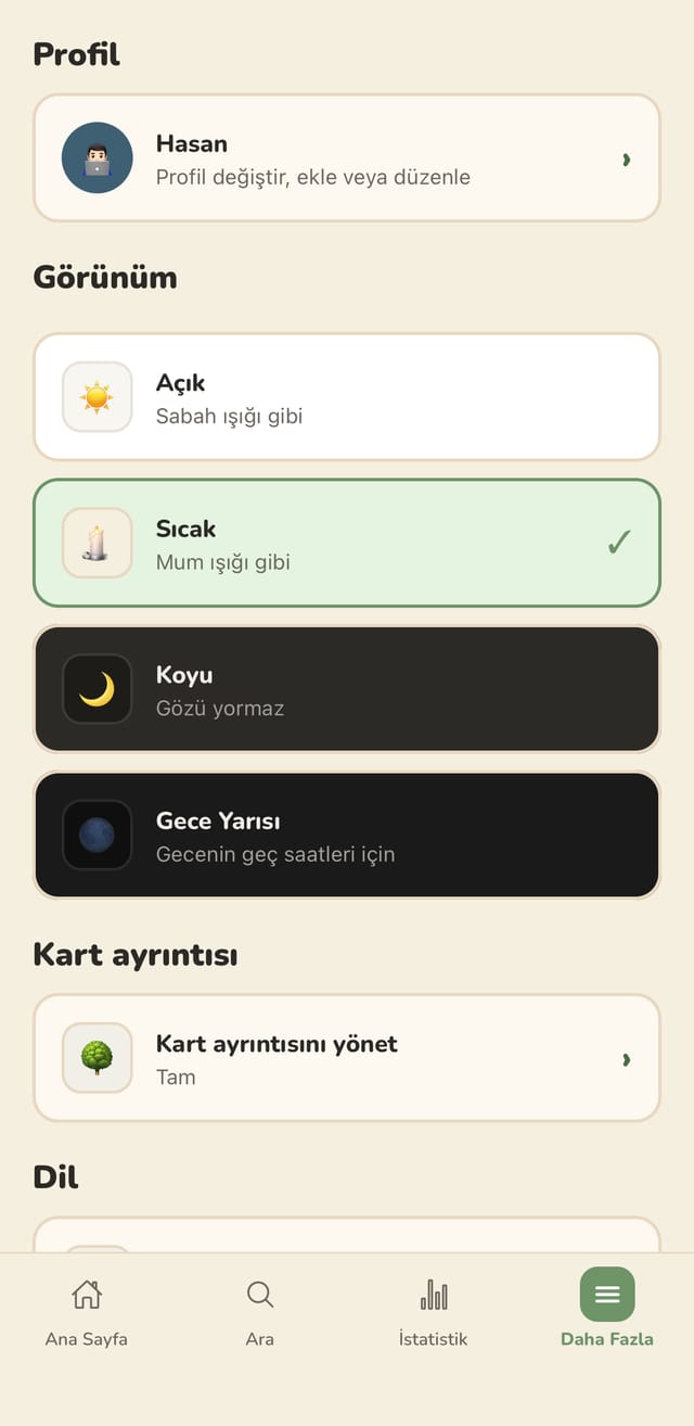 Görünüm ayarları: açık, sıcak, koyu ve gece yarısı temaları, dil seçimi ve günde en fazla bir bildirim